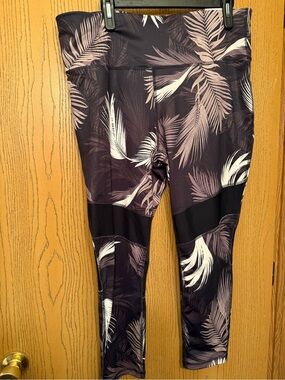 1 NWT XXL Xersion leggings black tan and brown leaves. 1 NWT 0X Xersion capris